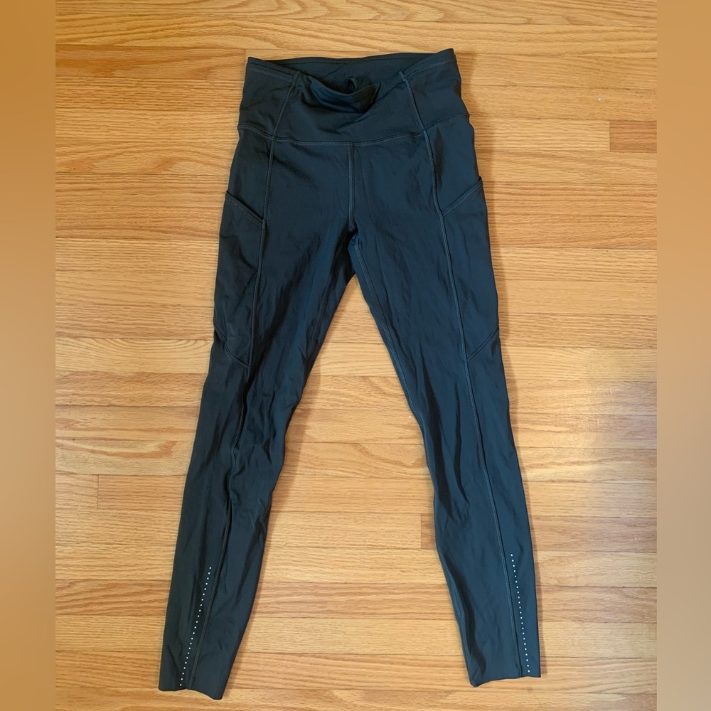 Army green Fast and Free Lululemon leggings in perfect condition. Size 4